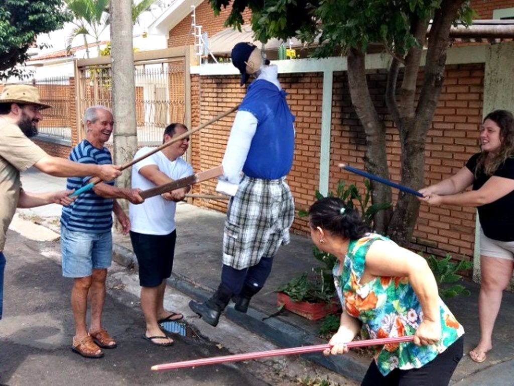 Criada na Idade Média, a Queima do Judas deixou de ser uma tradição puramente religiosa para ser algo popular. Foto: Reprodução