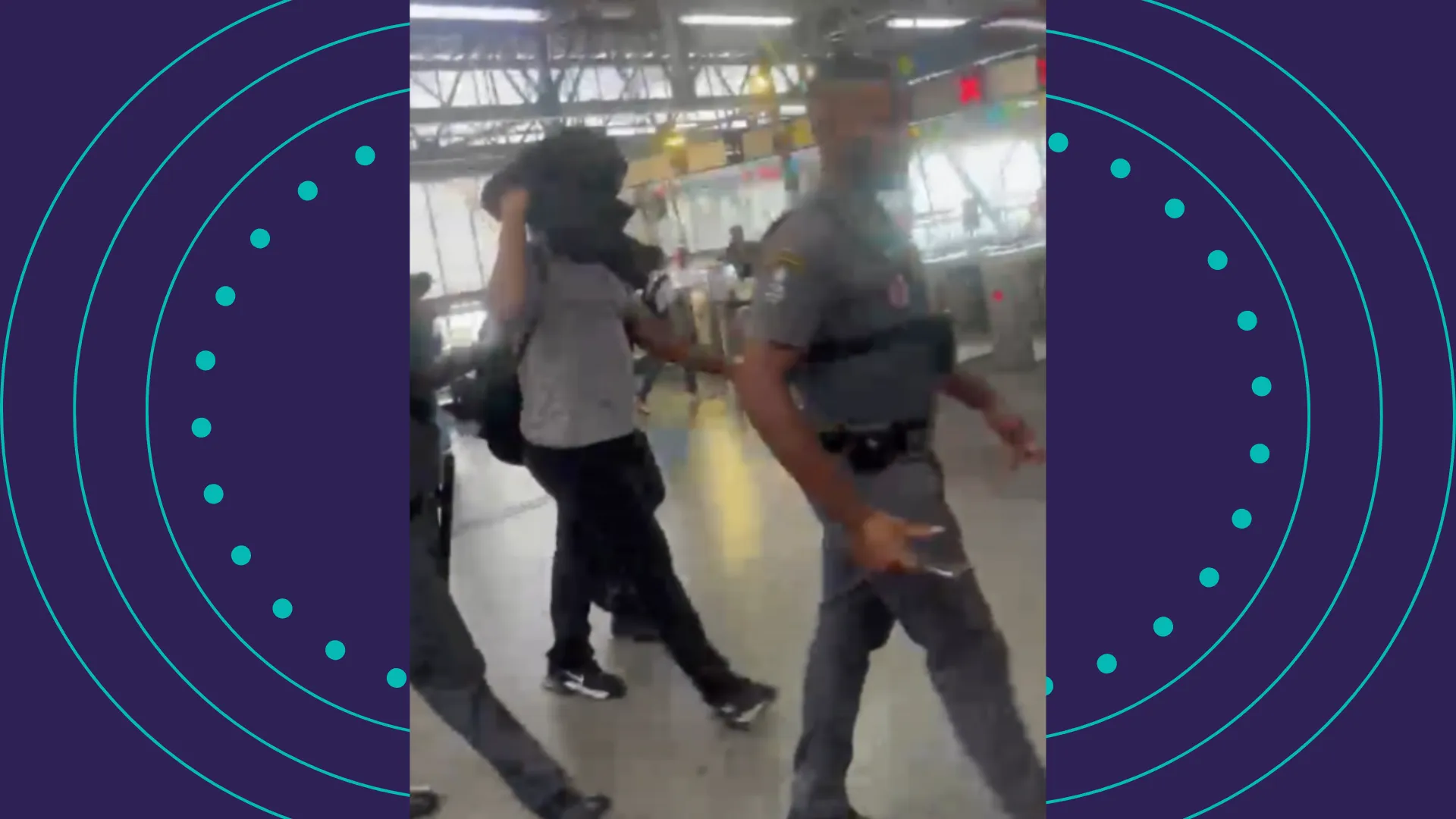 Homem ejacula em jovem no metrô de Salvador e é contido por passageiros