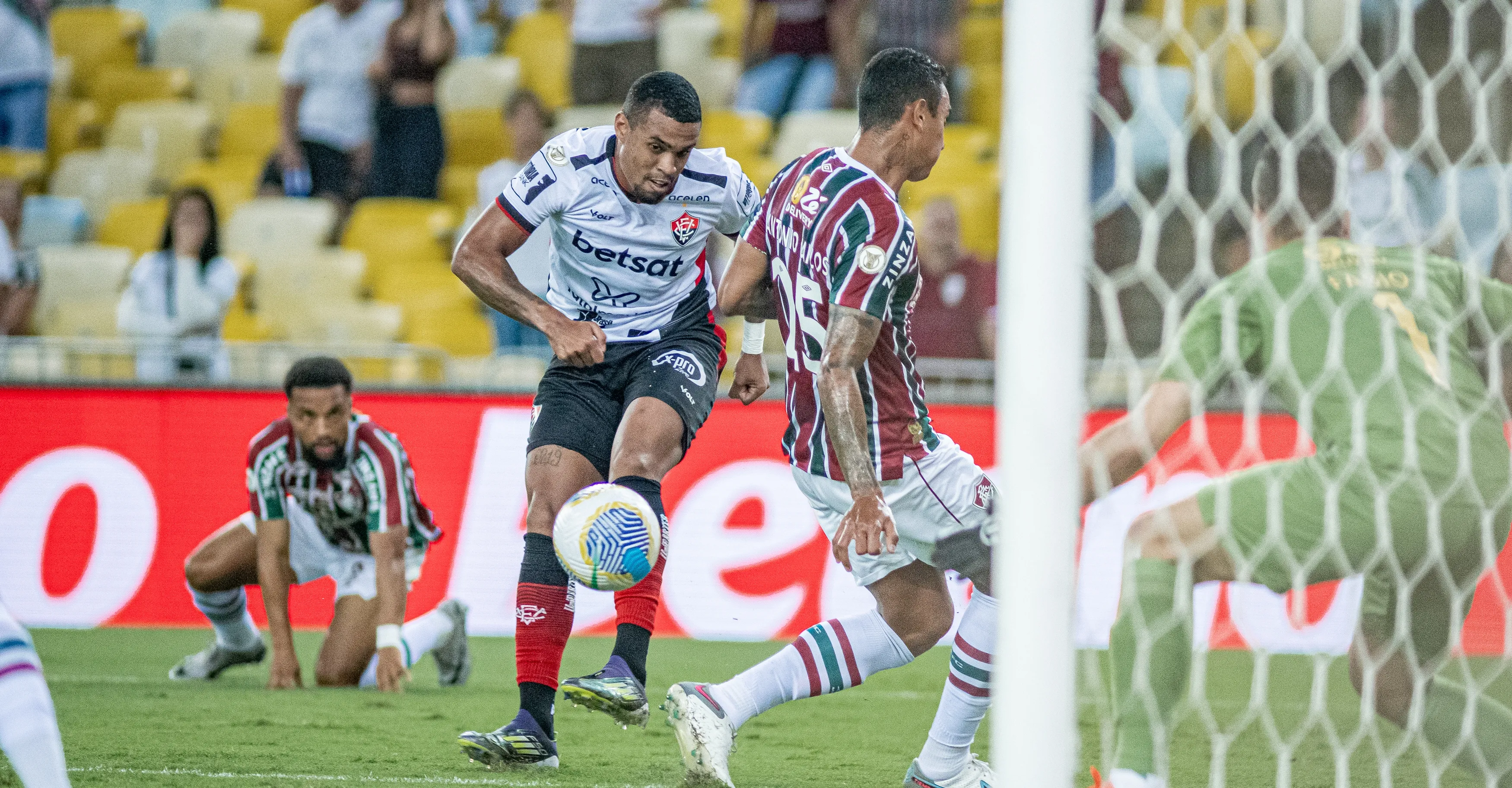 Vitória vence confronto direto contra Fluminense no Maracanã e sai do Z-4 da Série A