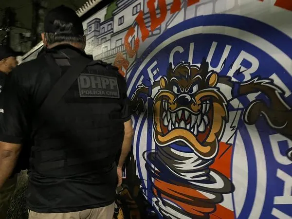 Torcida organizada do Bahia relata excessos policiais durante ações em jogos 