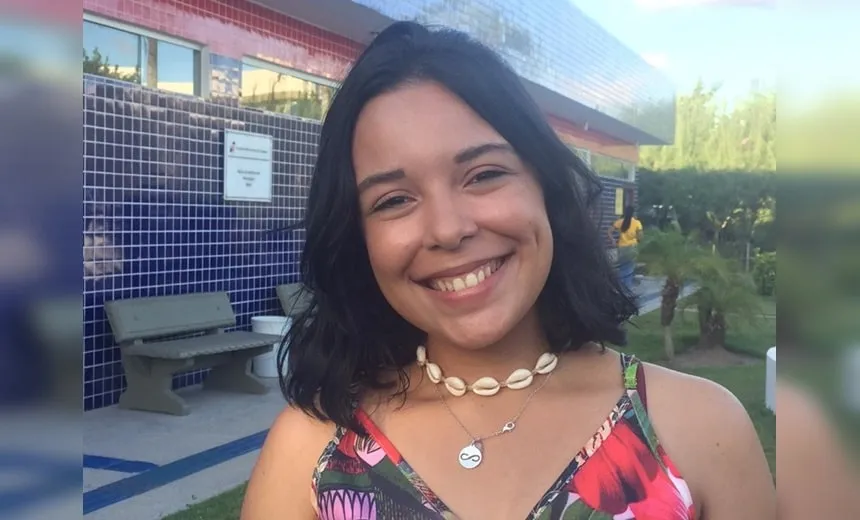 No Dia da Mulher, jovem abusada pelo padrasto fala sobre luta e revela planos; vídeo