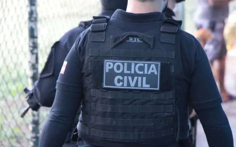 Equipes do Departamento de Pol&iacute;cia T&eacute;cnica (DPT) apreenderam quatro aparelhos celulares, uma c&acirc;mera de videomonitoramento e um roteador/Foto: Pol&iacute;cia Civil&nbsp;