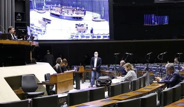 Câmara aprova regras para evitar bloqueio de auxílio por falta de CPF