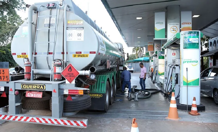 Posto que não baixar preço do diesel pode ser multado e interditado; Procon fiscaliza