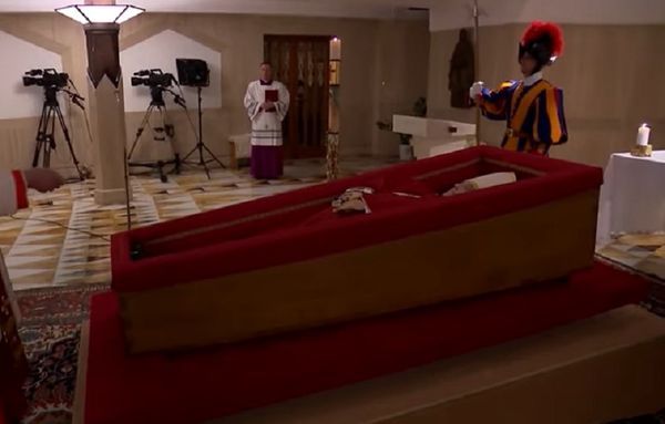 Papa Francisco será sepultado em caixão de madeira. Foto: Vatican News