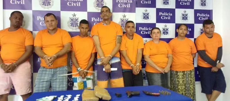 TRÁFICO: Irmãos líderes de quadrilha e outras seis pessoas são presos em Lauro de Freitas
