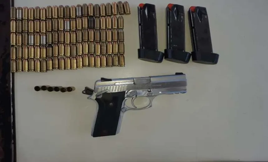 Homem é flagrado com pistola, centena de munições  e carro roubado é apreendido em Alagoinhas