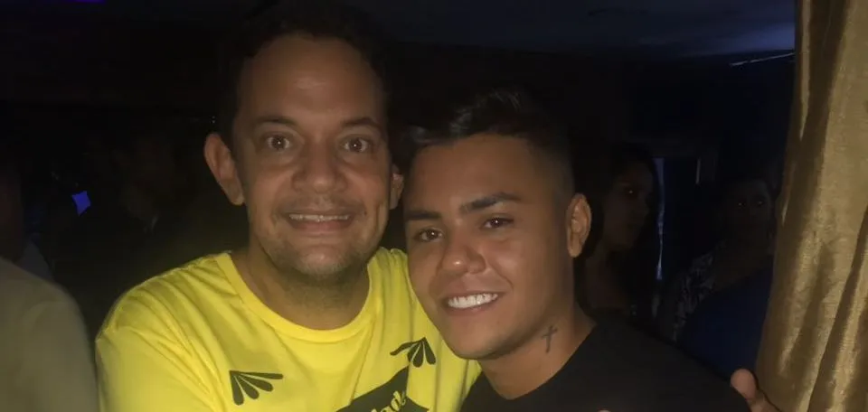 O sertanejo Felipe Araújo prestigia o evento ?Domingo do Zen? no Zen Salvador
