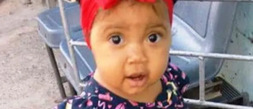 SEM PIEDADE: Bebê morre ao ser baleada na porta de casa em Feira de Santana