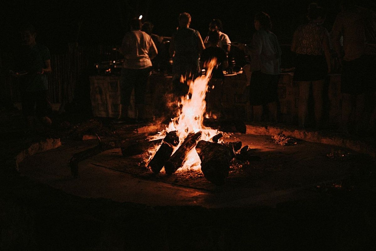 Devido ao risco da exposi&ccedil;&atilde;o a fogos de artificio e fogueiras no S&atilde;o Jo&atilde;o, saiba o que fazer em caso de acidentes e como cuidar dos ferimentos. Foto: Freepik