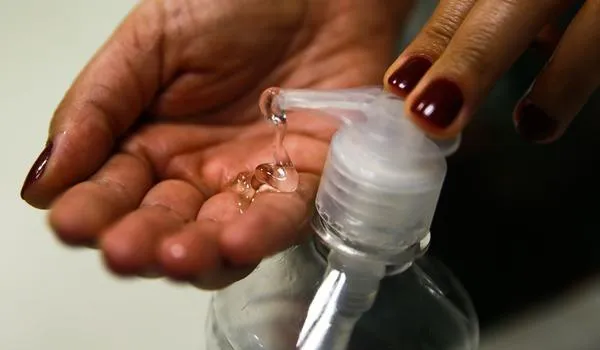 Conselho Federal de Química alerta para os riscos da produção de álcool gel caseiro