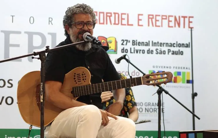 Livro de Maviael Melo é destaque na 27ª Bienal do Livro de São Paulo