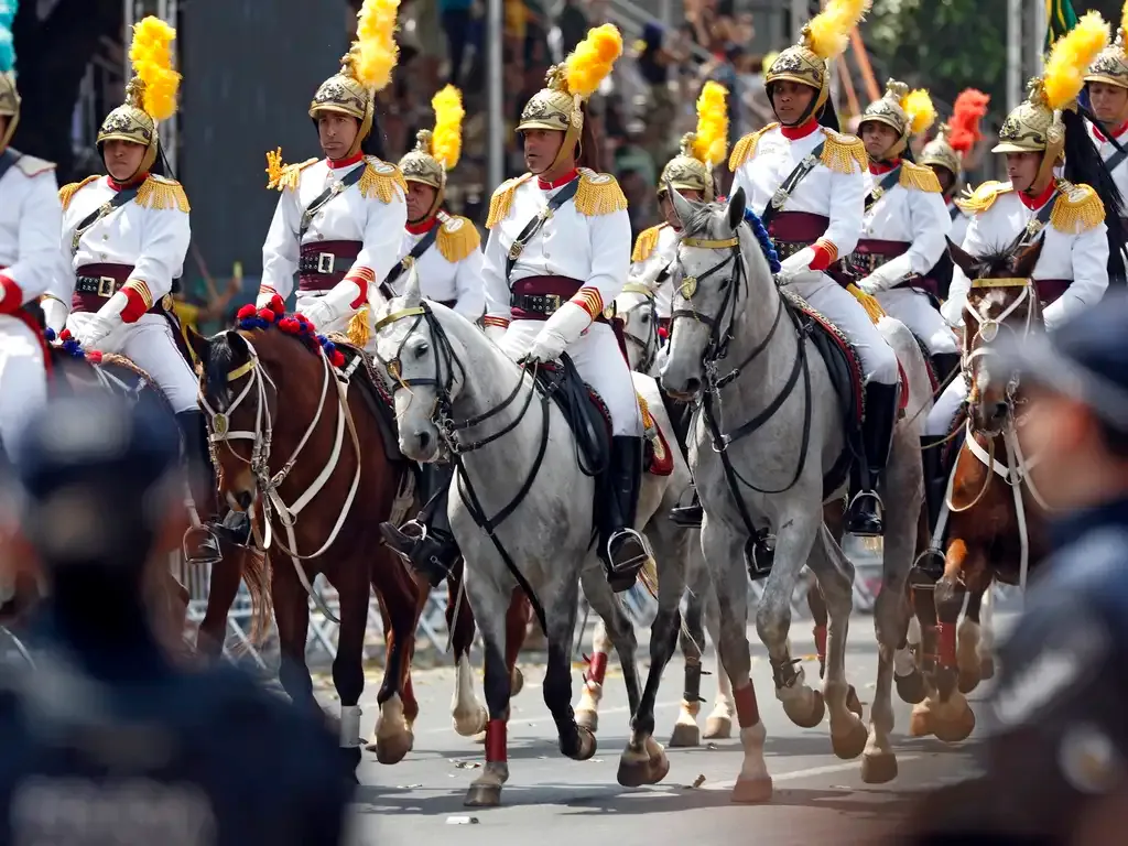Policial Militar morre após cair do cavalo em desfile de 7 de Setembro