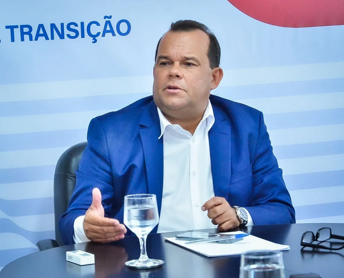 Geraldo Júnior recebe Plano Decenal dos Direitos Humanos da Criança e do Adolescente do Estado da Bahia