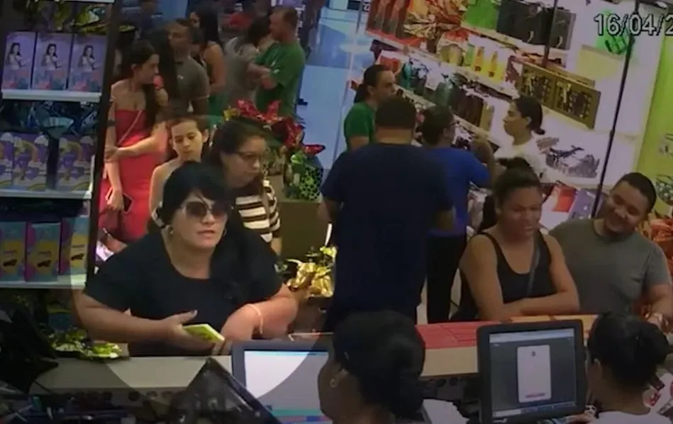Mulher usou peruca para comprar ovo de Páscoa que matou criança