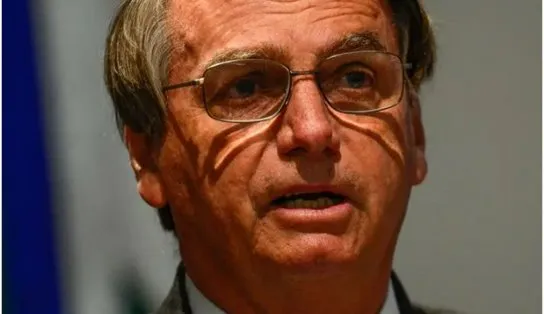 Em live, Bolsonaro apela para Petrobras não subir mais preços: "um estupro"