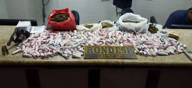 CONFRONTO: Suspeito de tráfico morre e comparsa é preso durante operação policial em Salvador