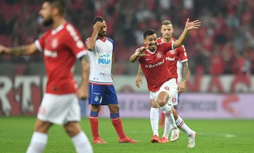 Internacional bate o Bahia com gol duvidoso, VAR e falha de goleiros