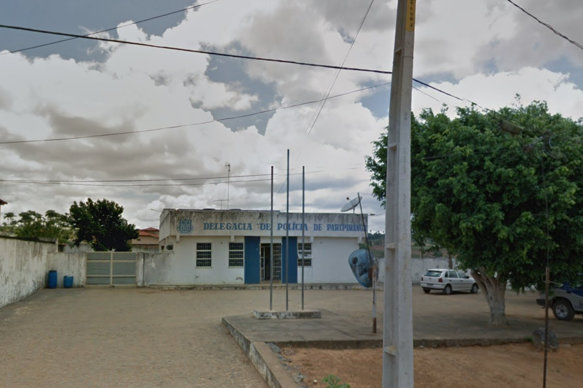 O fugitivo apareceu na delegacia acompanhado do advogado e se entregou à polícia no interior da Bahia. Foto: Google Street View