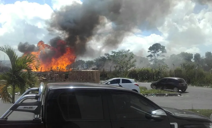 CIA-AEROPORTO: Incêndio provocado por “bituca” de cigarro é controlado pelos Bombeiros