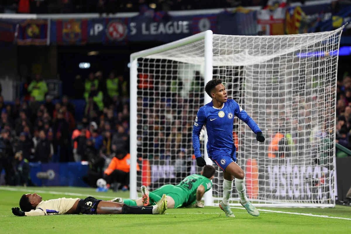 Com golaço de Estêvão, Chelsea vence Barcelona por 3x0 na Champions League. Foto: Reprodução/SBT Sports