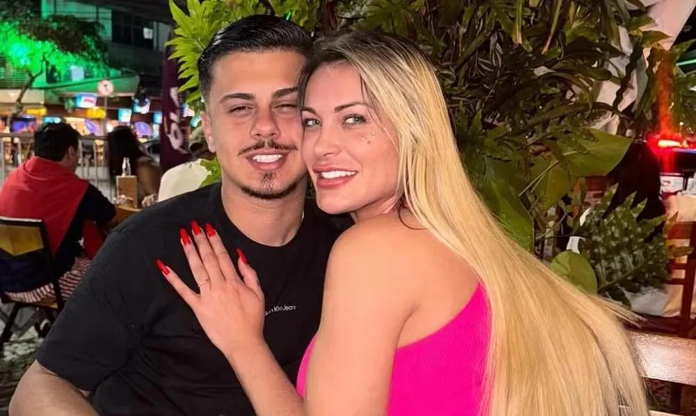 De volta ao Carnaval, Andressa Urach fala sobre namorado: 'Sente ciúmes'