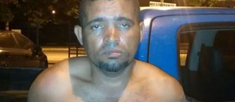 CAIU: Homem assalta lanchonete, saqueia clientes e é preso pela polícia