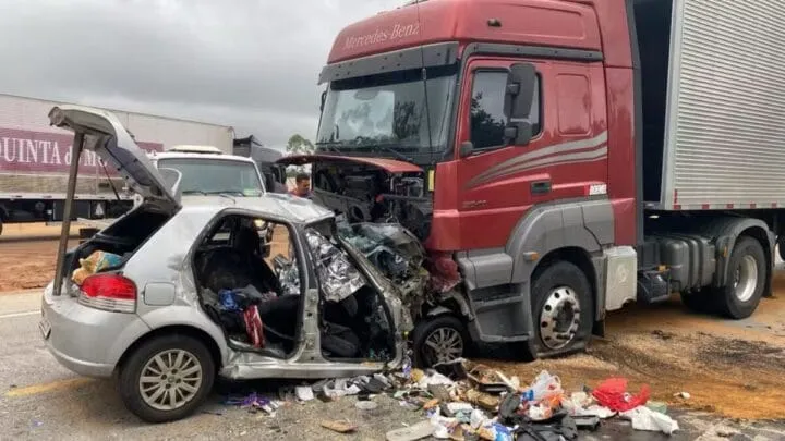 Seis da mesma família morrem em acidente com carreta vinda da Bahia