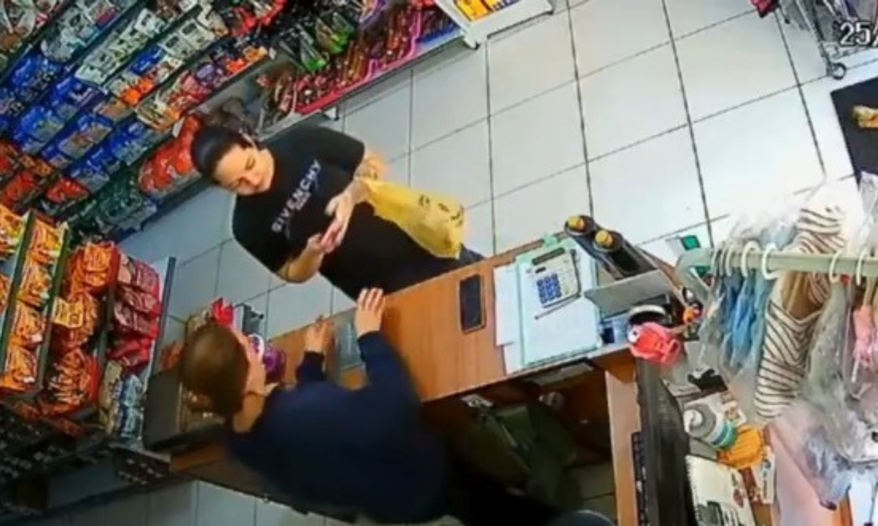 Mãe é flegrada comprando veneno de rato. Foto: Reprodução