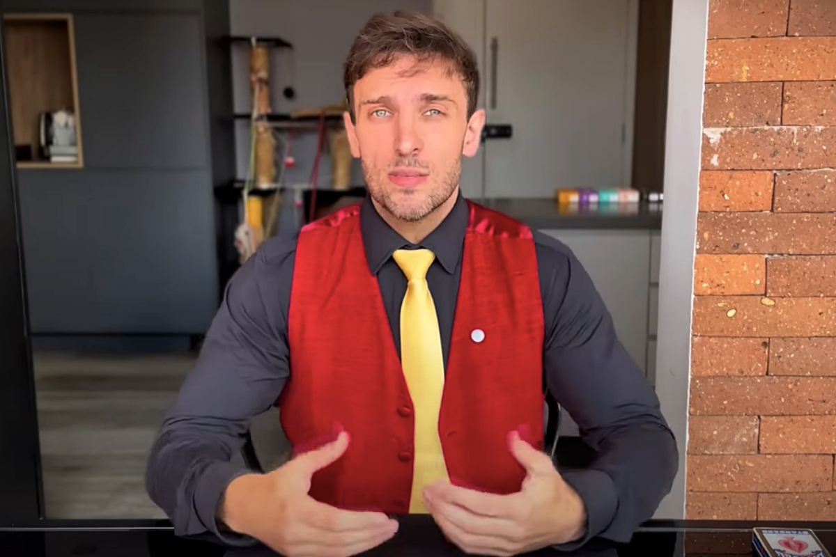 Humorista L&eacute;o Lins &eacute; absolvido e tem reverte condena&ccedil;&atilde;o por piadas anuladas. Foto: Redes Sociais