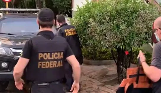 PF investiga superfaturamento de mais de R$ 800 mil em compra de respiradores em Candeias; agentes vão à residência do prefeito