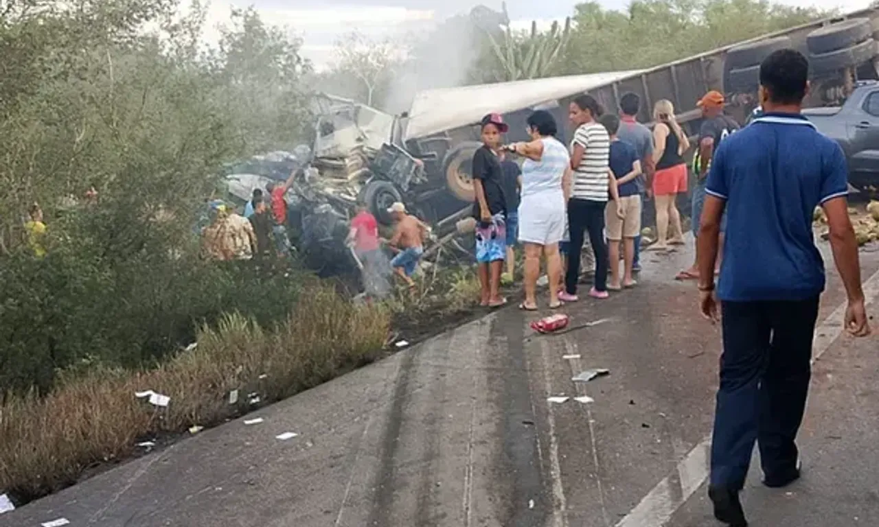 Acidente deixa 16 mortos na BR-116. Foto: Reprodução