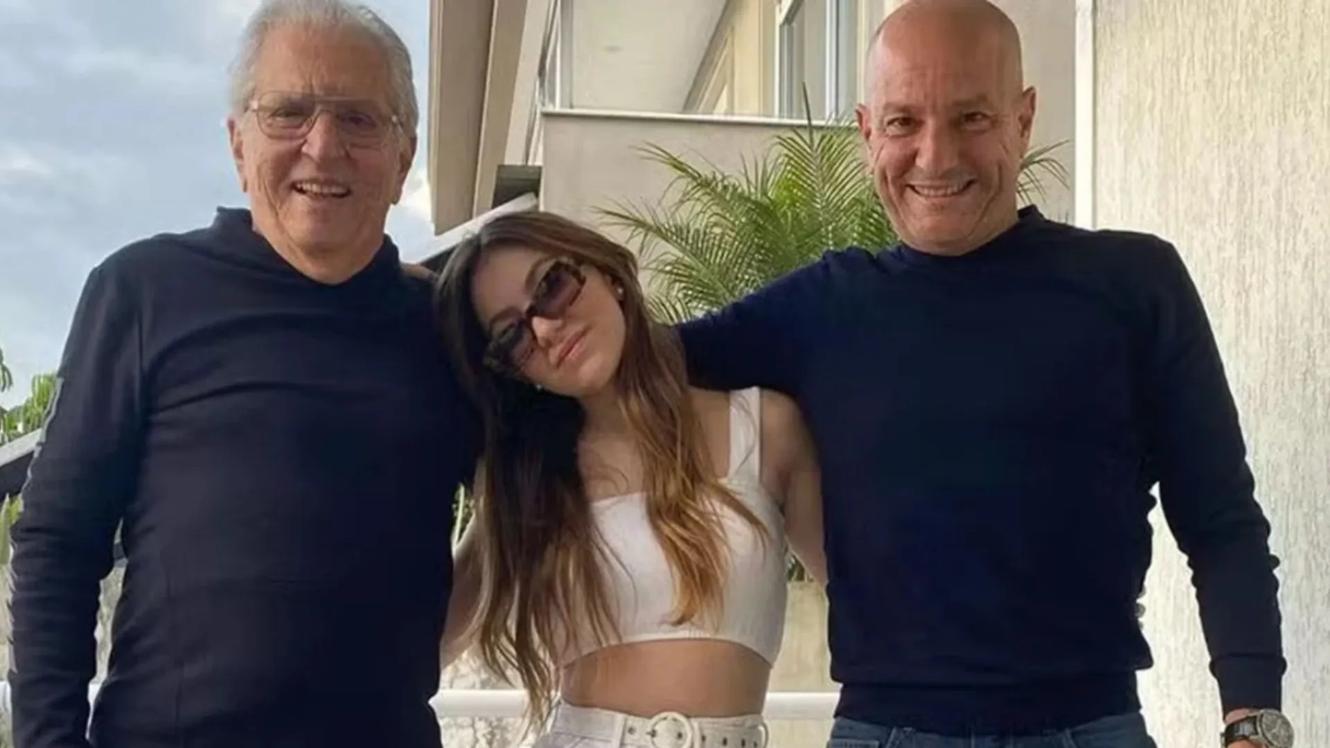 Neta de Carlos Alberto de Nóbrega descobre câncer de mama aos 24 anos