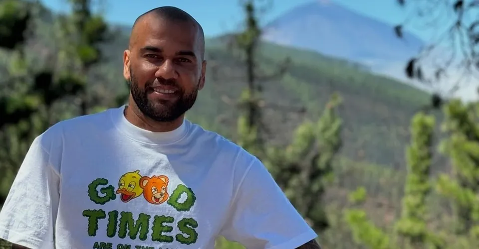 Daniel Alves posta foto após recorrer de pena por estupro: 'Bons tempos estão a caminho'