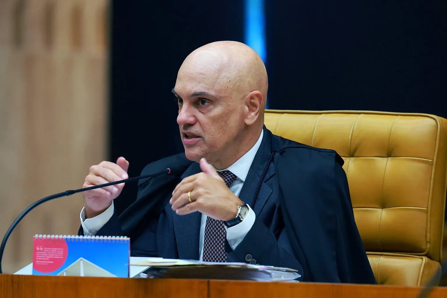 Moraes exige explicações de Cláudio Castro sobre megaoperação no Rio