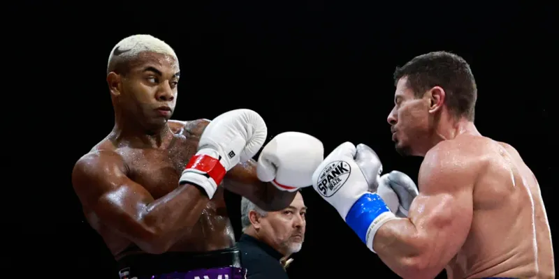 Davi Brito estreava como lutador profissional, mas experiência no ringue não foi suficiente para vencer Sacha Bali/Foto: Van Campos