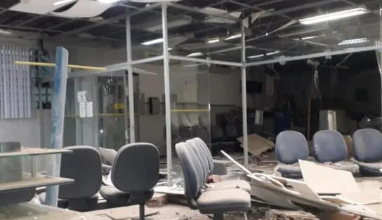 Criminosos explodem agência bancária em Conceição do Almeida