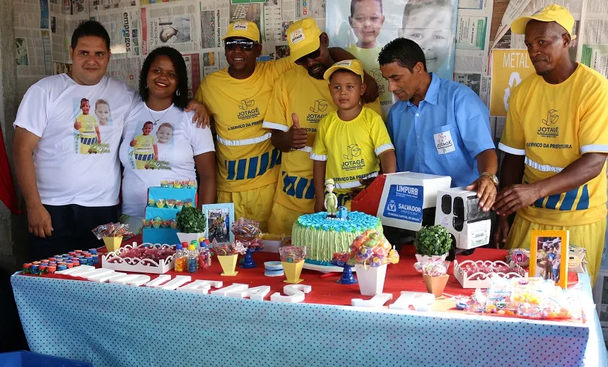 ‘SONHO DE CRIANÇA’: Garoto de 4 anos ganha festa de aniversário da Limpurb com tema de “garis”