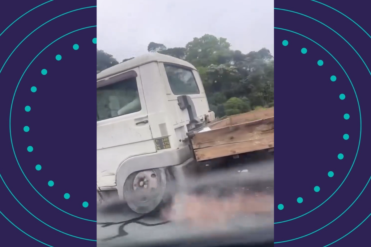 Duas vias da BR-324 são interditadas após roda de caminhão se desprender em Simões Filho. Foto: Reprodução Redes Sociais