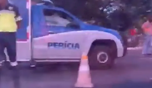 Homem morre após ser atropelado na Estrada do Coco, em Lauro de Freitas; veja vídeo 