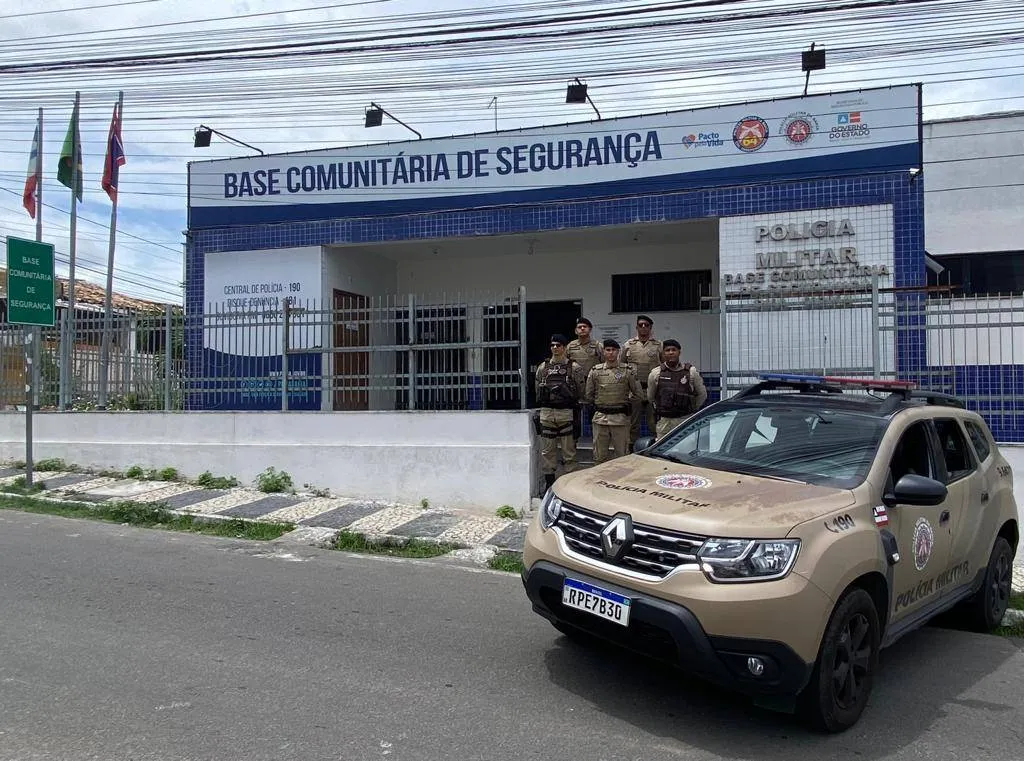 Base Comunitária de Segurança promove vacinação e serviços de beleza para moradores de Feira de Santana