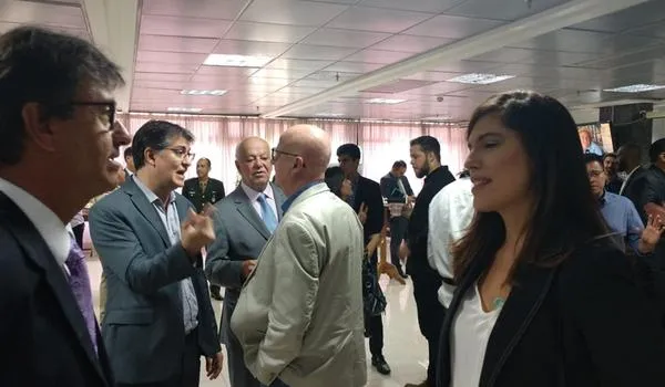 Diretoria, jornalistas e autoridades participam de homenagem ao Grupo Aratu na Alba; "história muito rica"