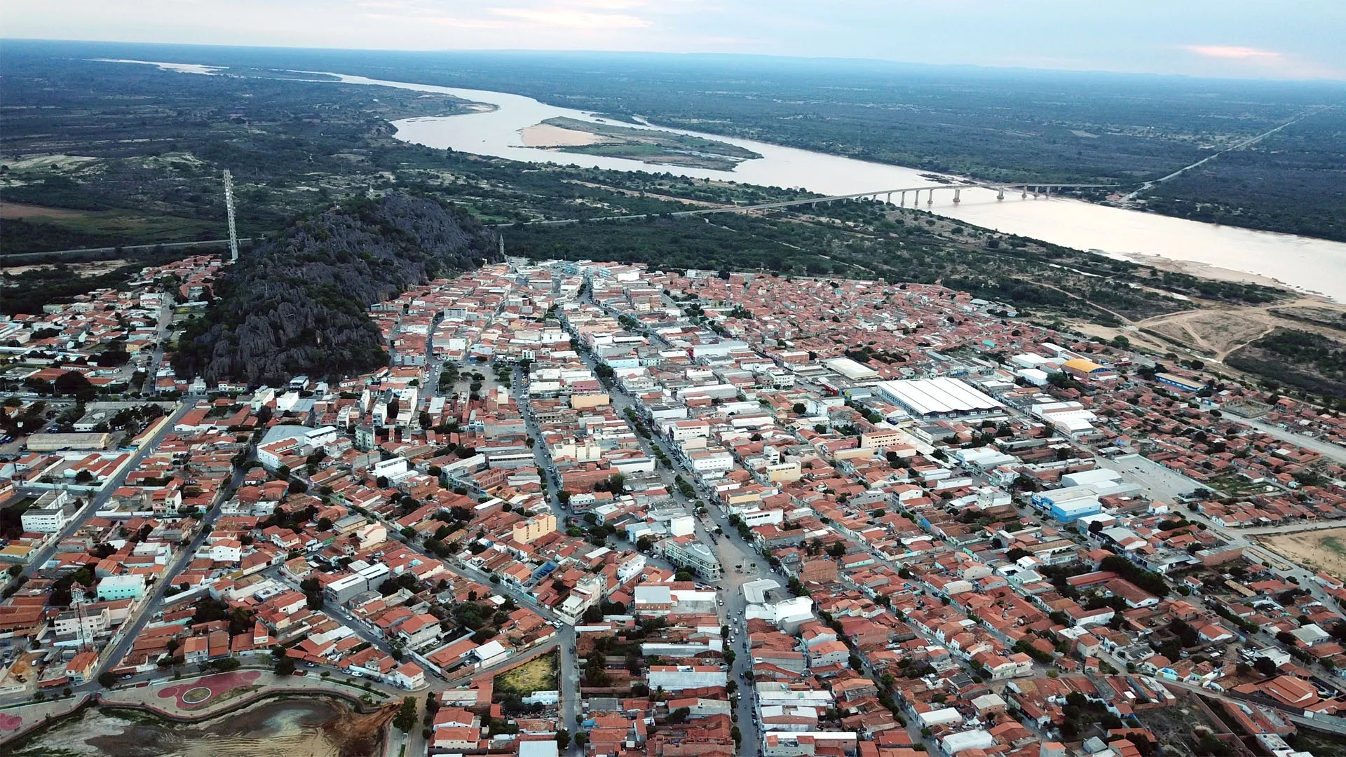 Após emergência por seca, cidade baiana contrata artista por R$ 1,1 milhão