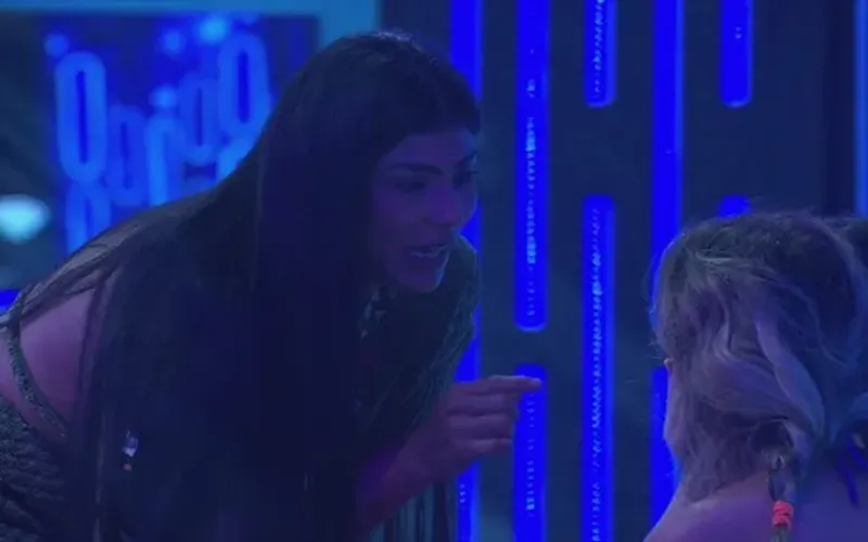 Samira tem sido uma das protagonistas de conflitos na reta final do BBB 26, envolvendo-se em discuss&otilde;es acaloradas com diversos participantes devido a quest&otilde;es de conviv&ecirc;ncia e estrat&eacute;gias de jogo/Foto: Gshow
