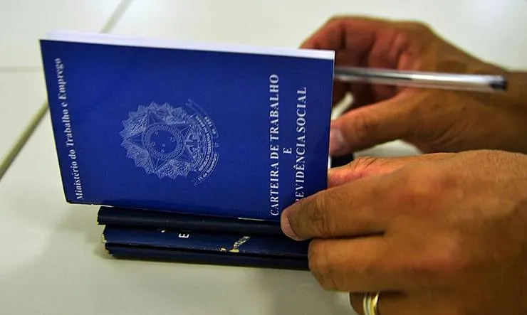 Riachuelo, Centauro e Magazine Luiza: veja vagas temporárias abertas na Bahia para o fim do ano