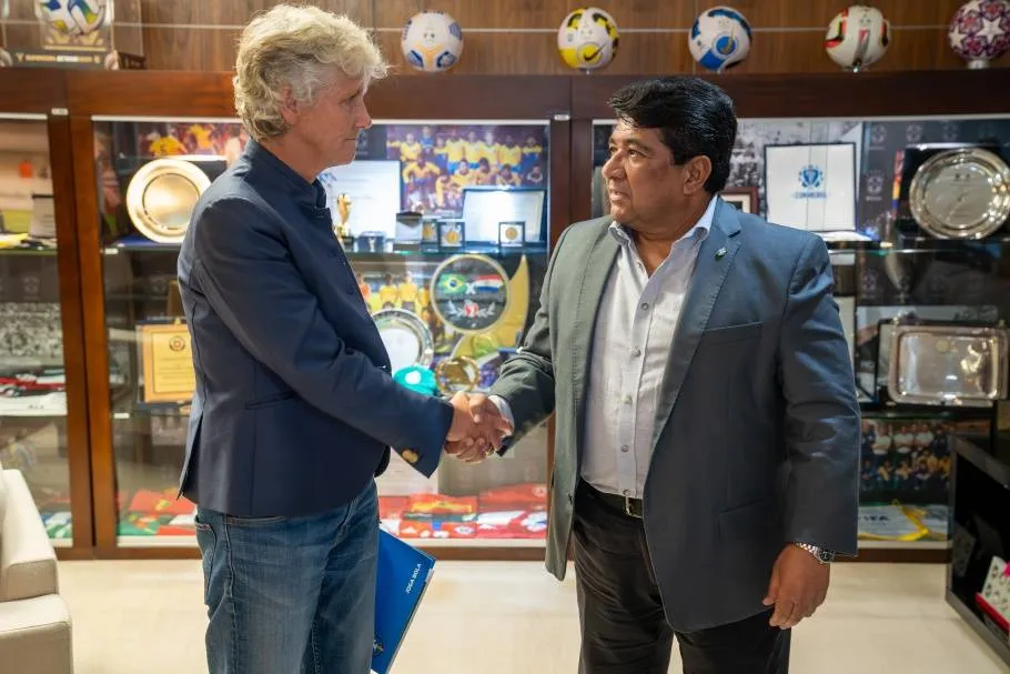 CBF anuncia saída da técnica Pia Sundage do comando da Seleção Brasileira feminina