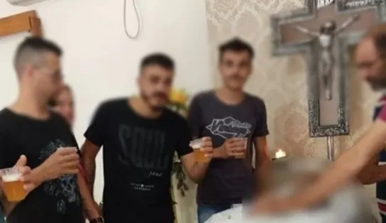 Velório de idoso tem festança e bebedeira em Santa Catarina; "é o que ele sempre pediu"