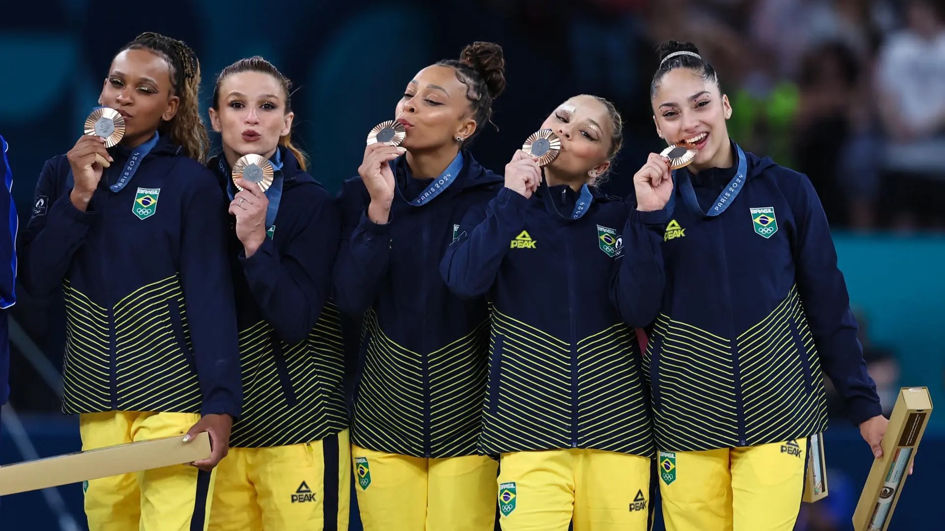 Rebeca Andrade, Jade Barbosa, Lorrane Oliveira, Flávia Saraiva e Júlia Soares ee | Foto: Miriam Jeske/COB