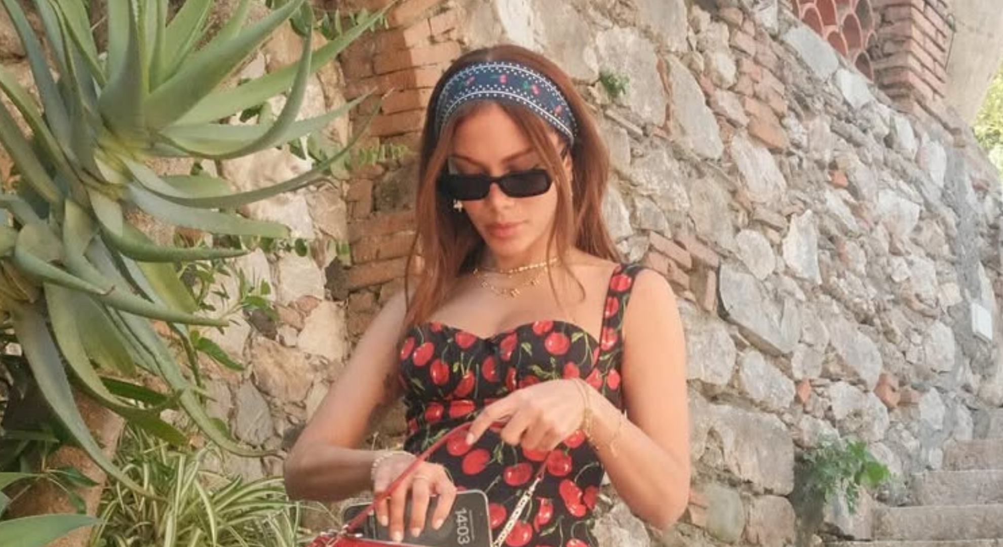 Anitta tira dúvidas de fãs. Foto: Redes sociais 