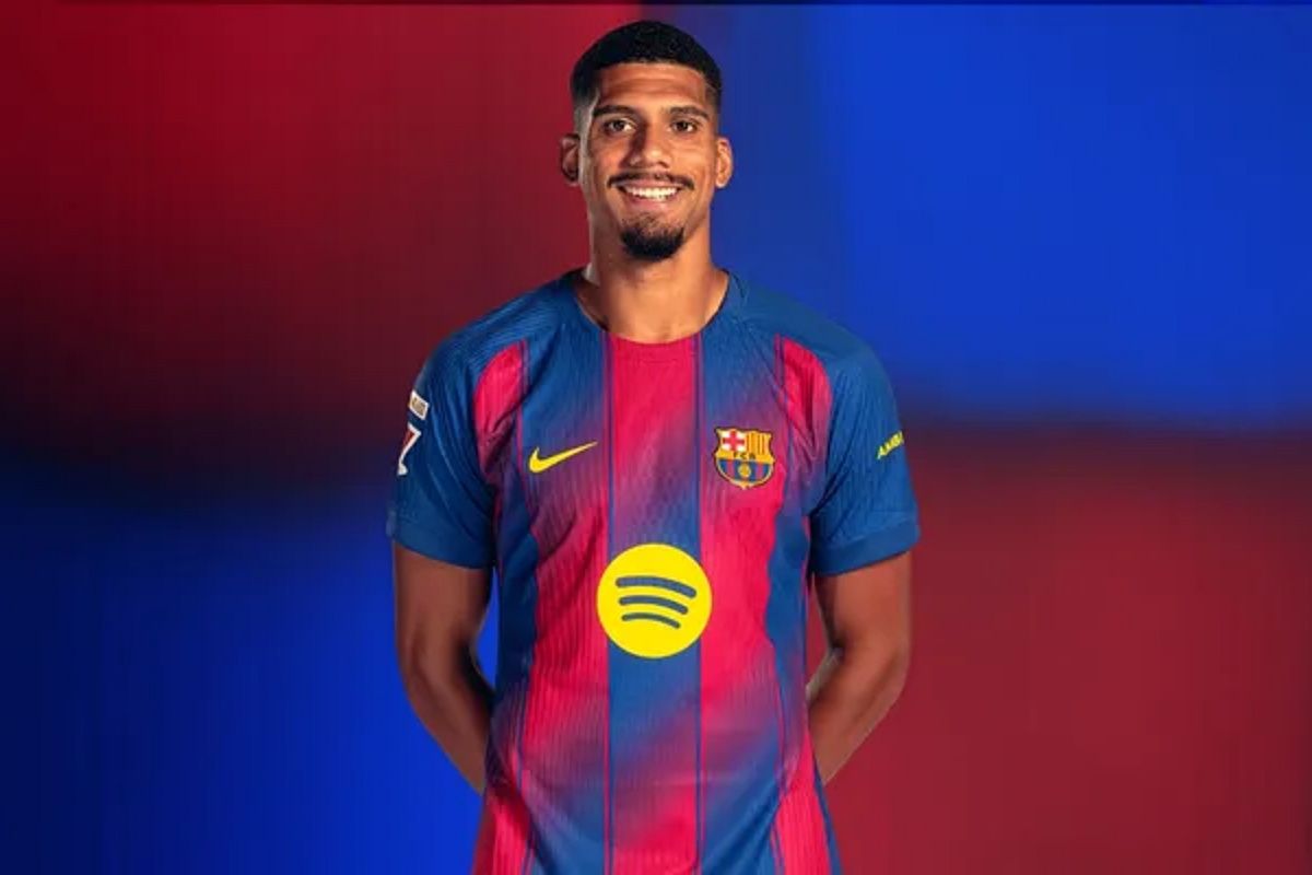 O zagueiro Ronald Araújo, do Barcelona, pediu afastamento para cuidar da saúde mental. Foto: Barcelona